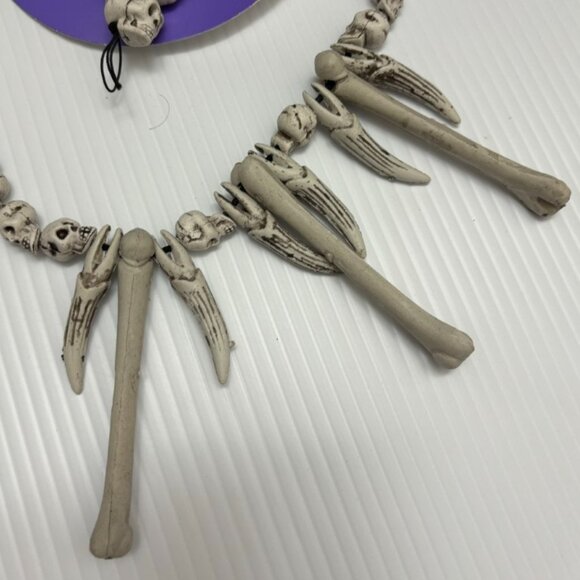 Halloween Skull Necklace & Bracelet Combo Caveman Teeth 18" Costume Accessory - Picture 3 of 4